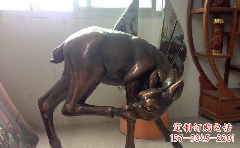 东营玻璃钢小鹿仿铜动物雕塑