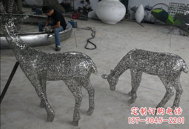 东营不锈钢动物镂空鹿雕塑精美的艺术品