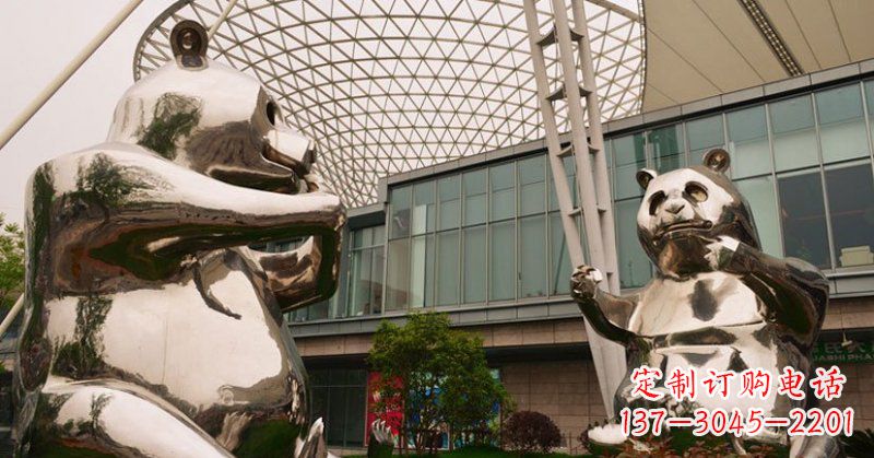 东营不锈钢公园动物镜面熊猫雕塑