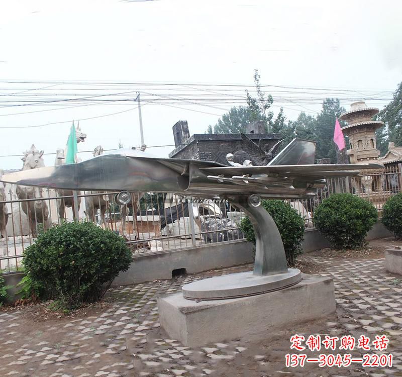 东营不锈钢飞机雕塑——一种象征着力量与和平的艺术品