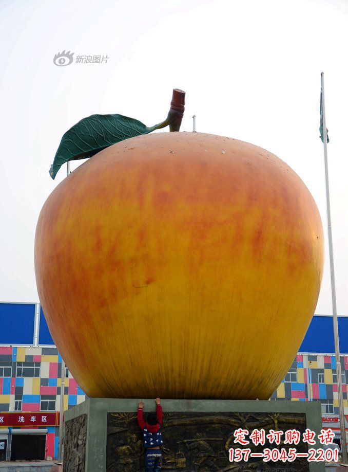 东营不锈钢苹果雕塑令人惊叹的艺术之作