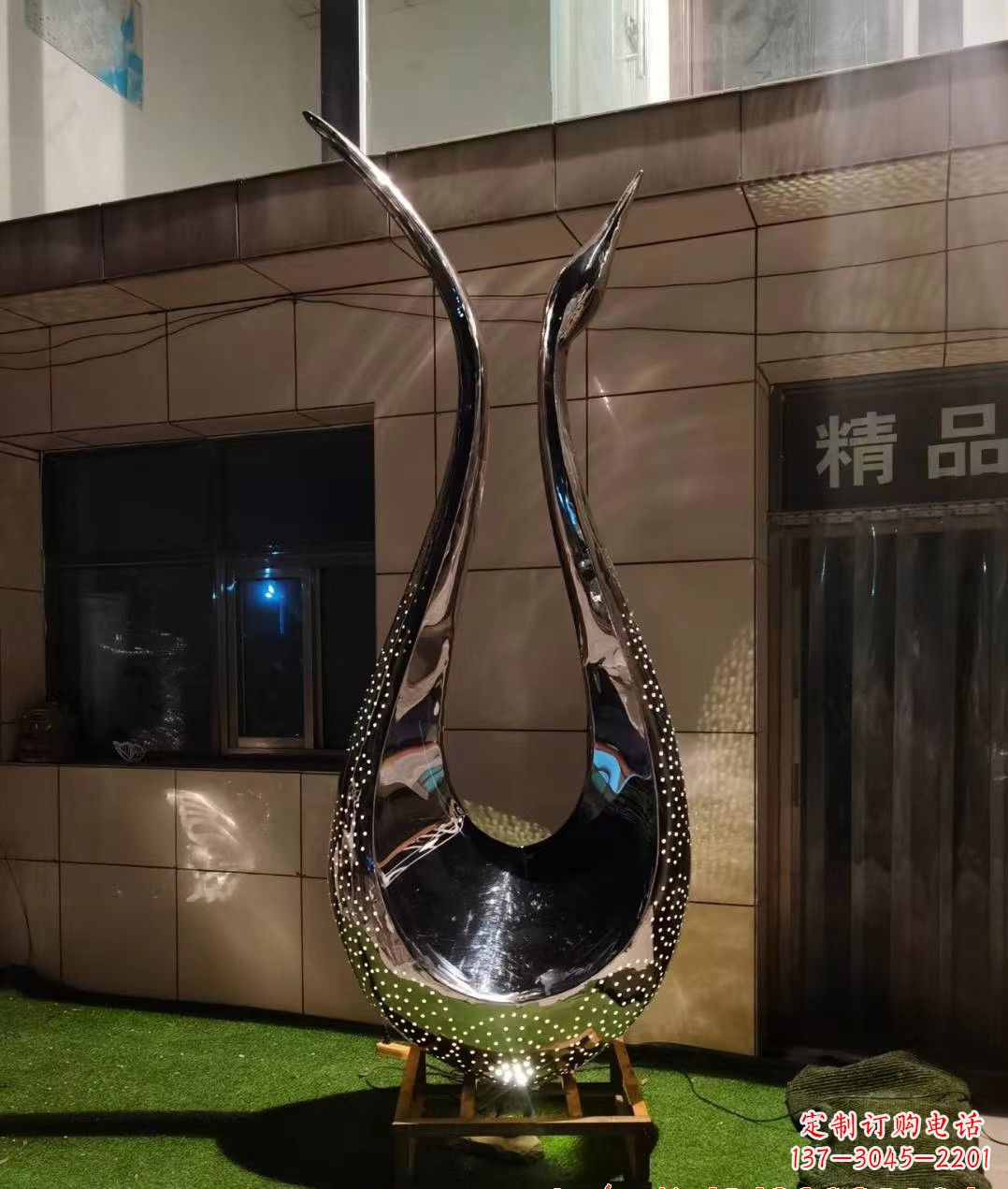 东营不锈钢镜面天鹅雕塑——象征着美丽与坚强