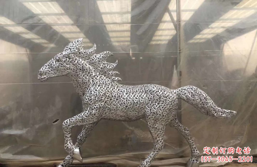 东营不锈钢马雕塑精致而又令人惊叹