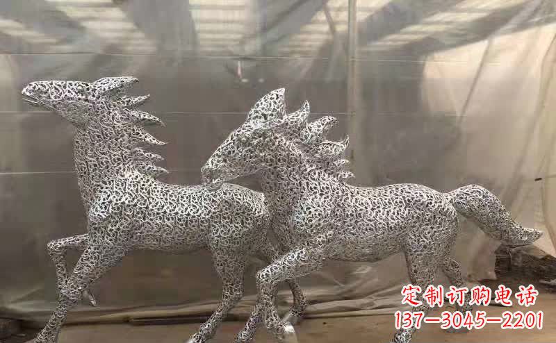 东营不锈钢马雕塑精美而又富有动感