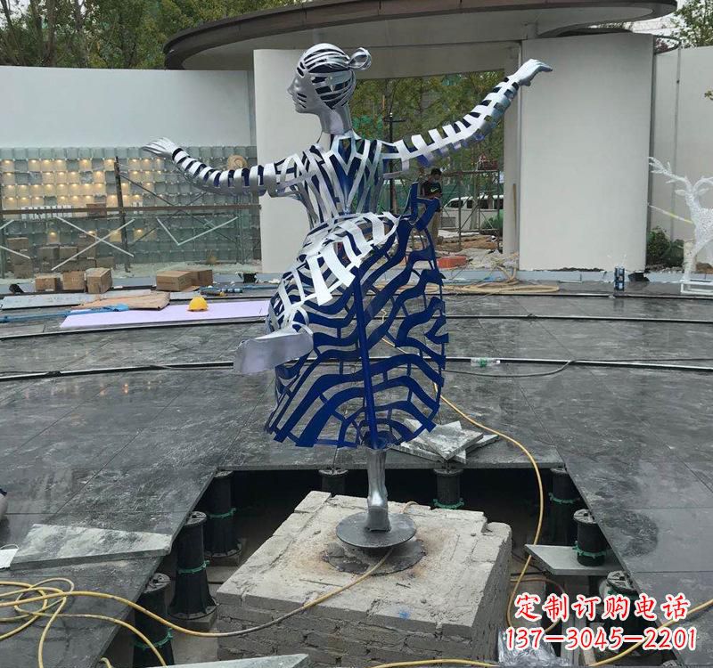 东营不锈钢女孩——精美雕塑