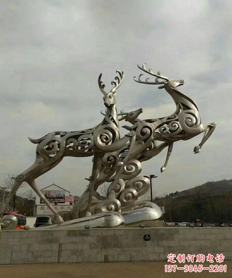 东营梅花鹿雕塑——祥云梅花鹿广场的标志