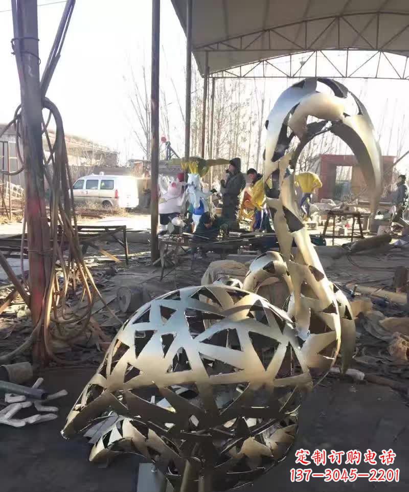 东营不锈钢天鹅雕塑象征着幸福的美好