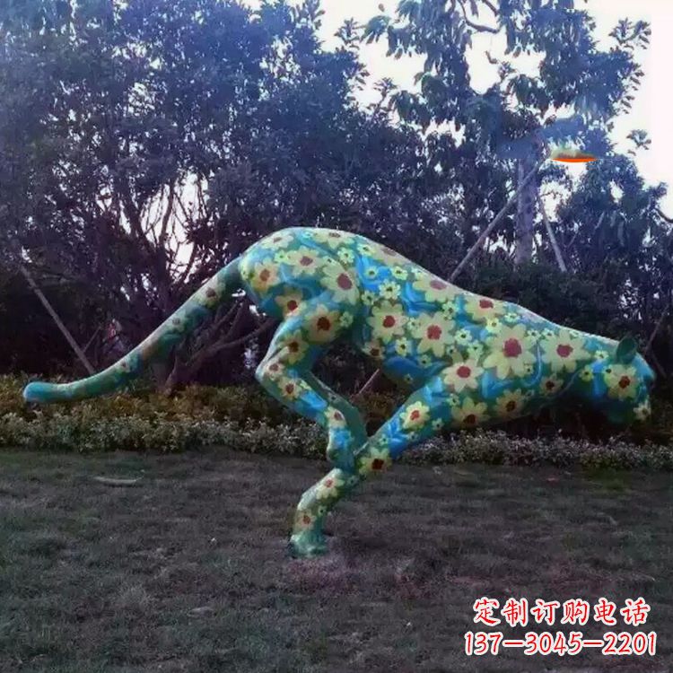 东营玻璃钢彩绘豹子雕塑艺术与自然的完美结合