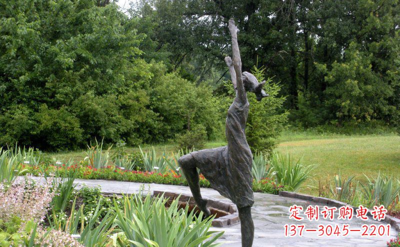 东营唱歌跳舞的女孩人物公园铜雕