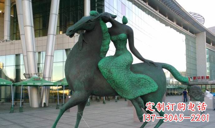 东营抽象骑马的女孩铜雕