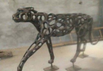 东营珍贵的豹雕塑——金钱豹公园的标志
