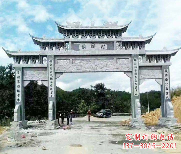 东营村庄三门石牌坊石雕的内容。