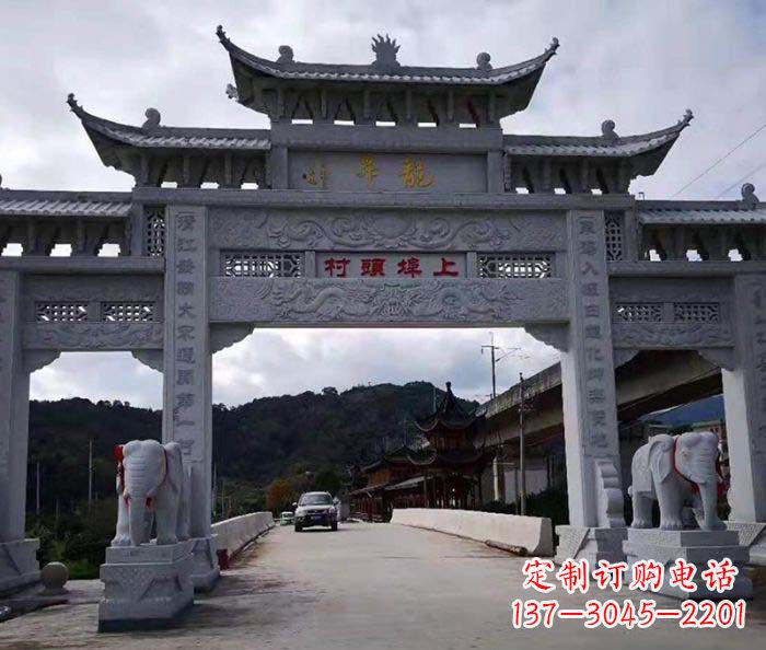 东营村庄三门五楼石雕牌坊