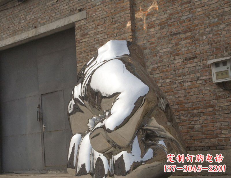 东营冰冷威力,让精神抖动的不锈钢拳头雕塑