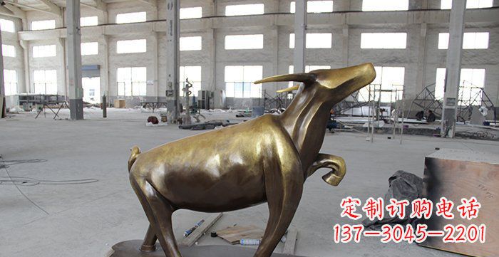 东营公园抽象小牛动物铜雕