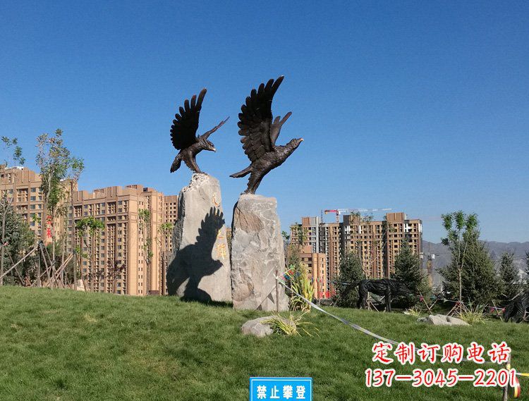 东营公园动物老鹰铜雕