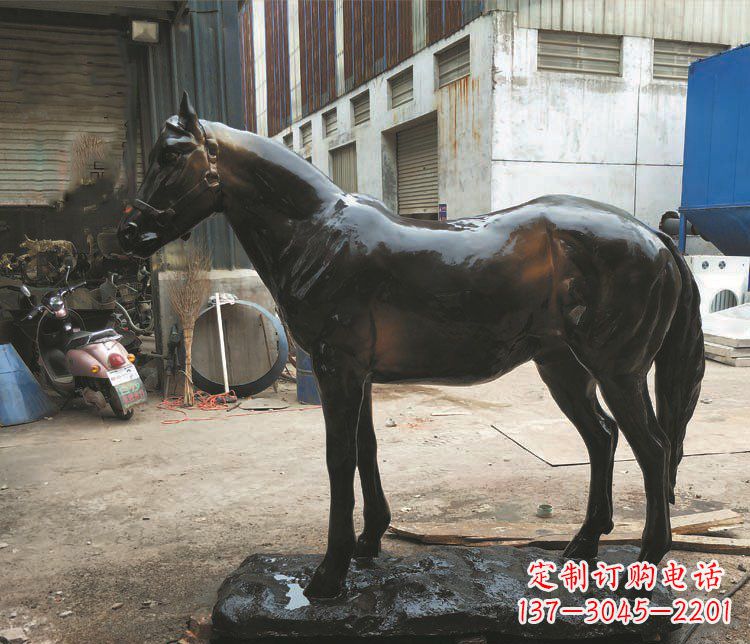 东营玻璃钢仿铜雕塑栩栩如生的飞奔骏马