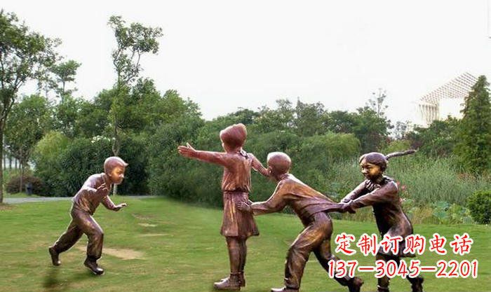 东营风格多变的老鹰雕塑
