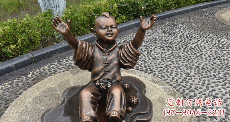 东营公园小男孩和核桃人物铜雕