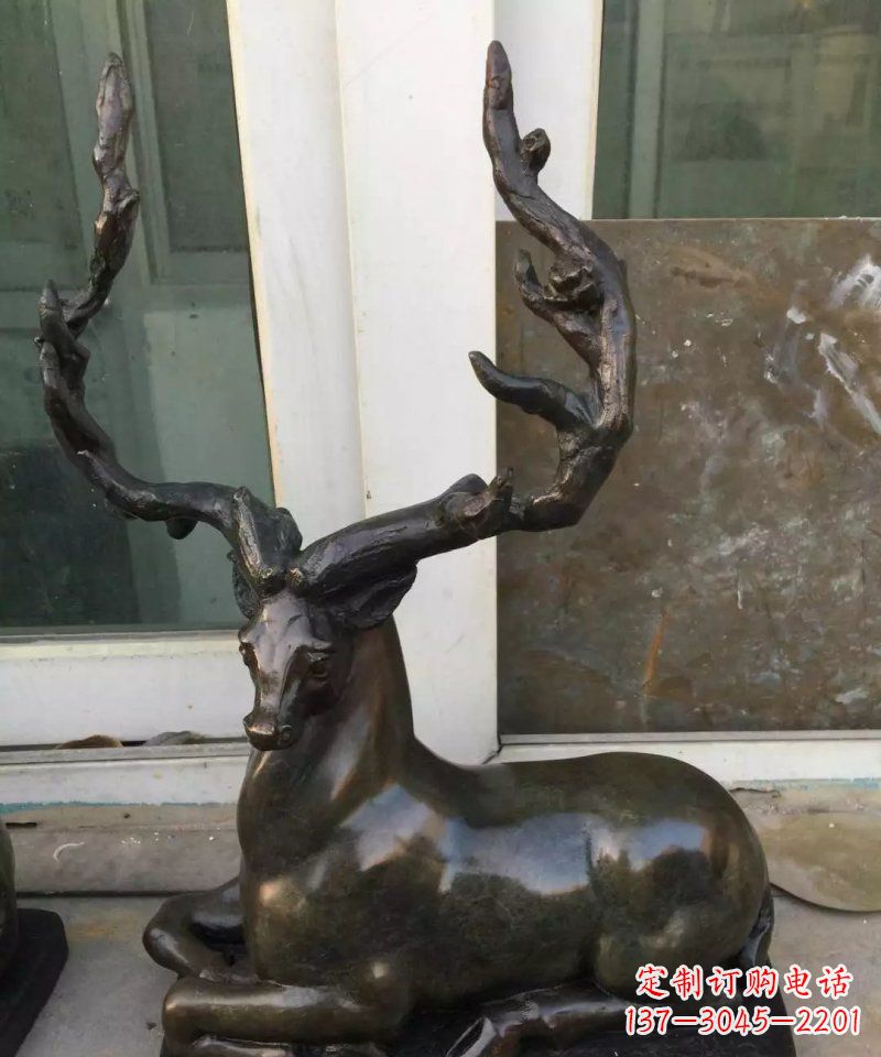东营铸铜小鹿动物雕塑