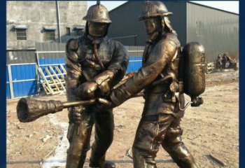 东营以消防员为原型的铜雕塑