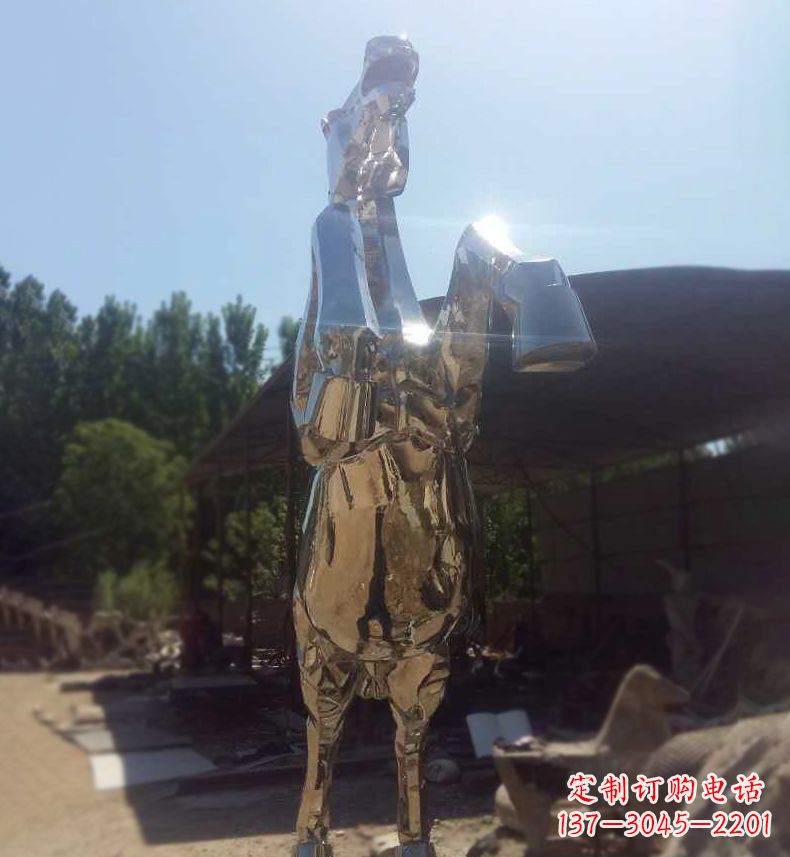 东营典雅马雕,不锈钢镜面奔马雕塑,个性精彩