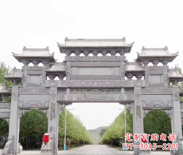 东营三门石雕牌坊,独具特色的地标雕塑