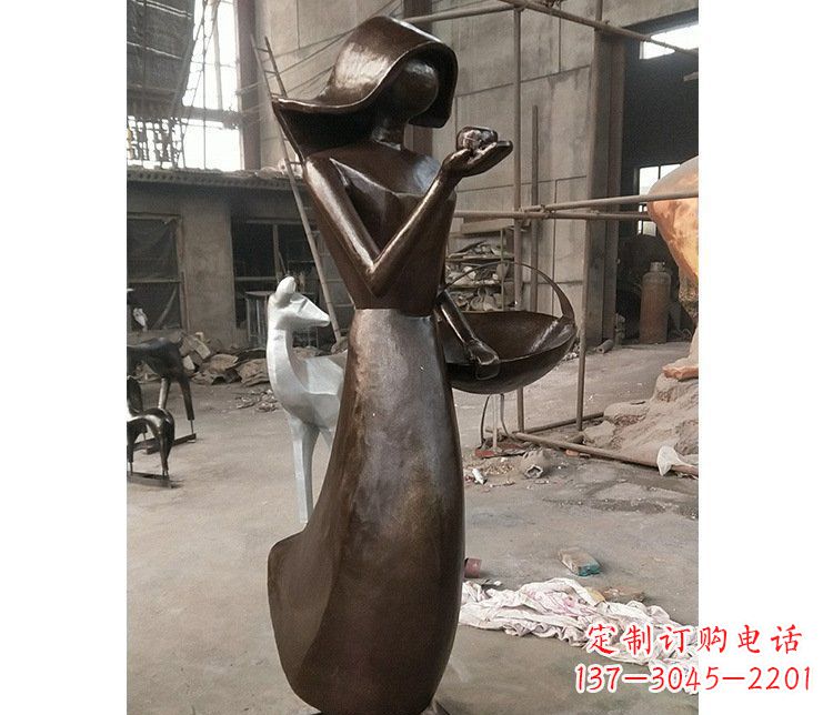 东营铜雕逛街女孩人物雕塑