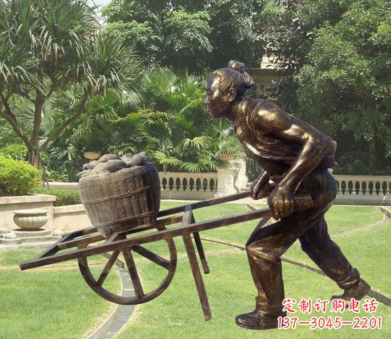 东营推独轮车的古人铜雕