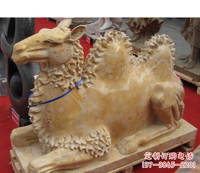 东营晚霞红动物骆驼石雕