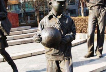 东营展示小学生活力的足球少年雕塑