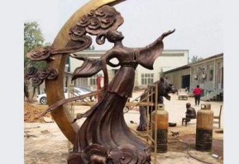 东营中领雕塑：精美嫦娥月亮铜雕