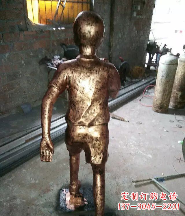东营小孩跑步公园人物铜雕 (2)