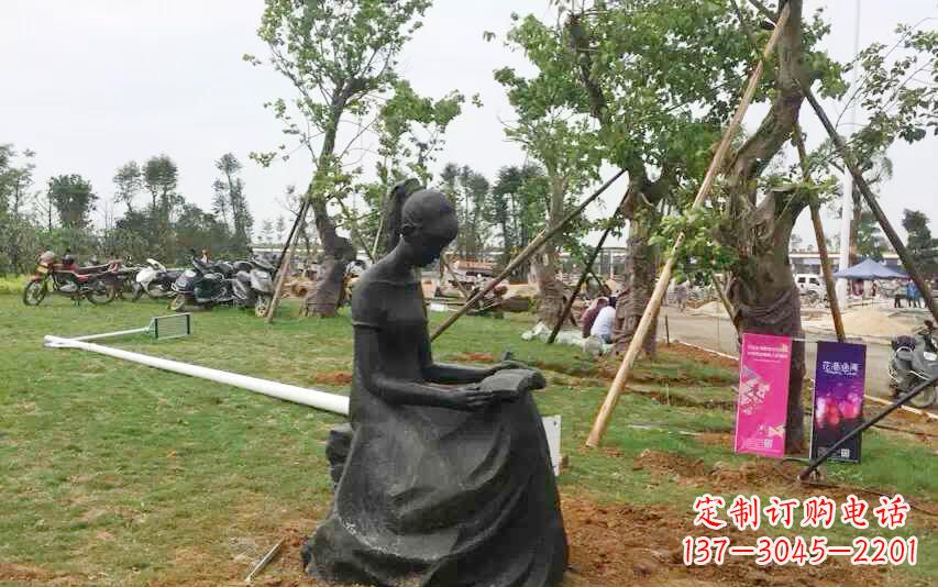 东营校园看书女孩雕塑