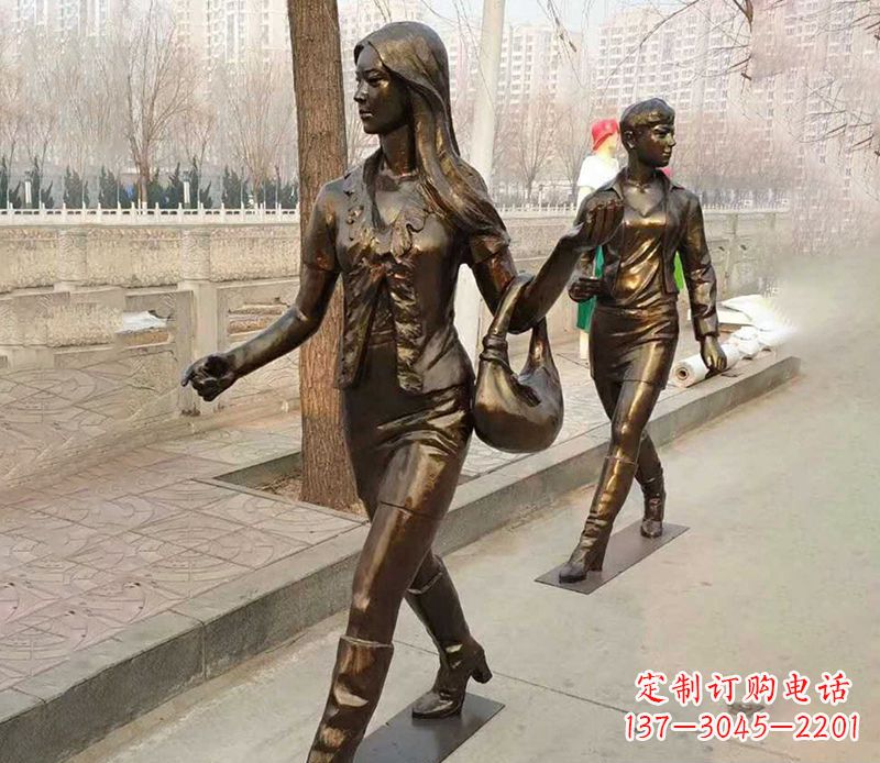 东营行走的女人街边人物铜雕