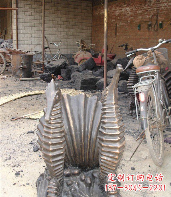 东营铸铜海马小区动物铜雕