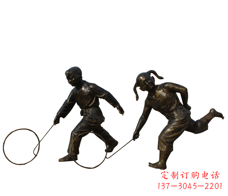 东营公园滚铁环的儿童铜雕