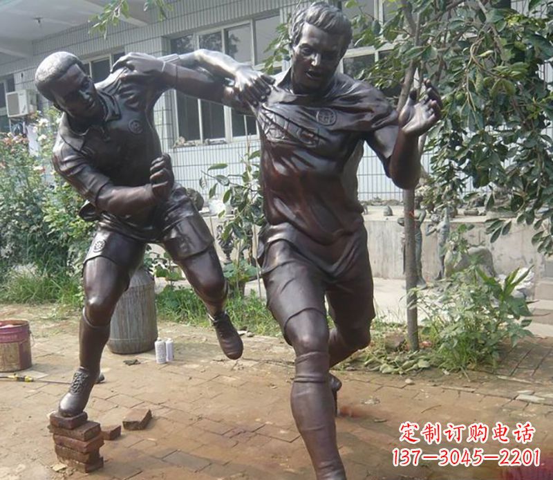 东营足球运动公园人物铜雕