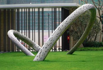 东营景观雕塑-酒店草坪创意不锈钢圆环景观雕塑